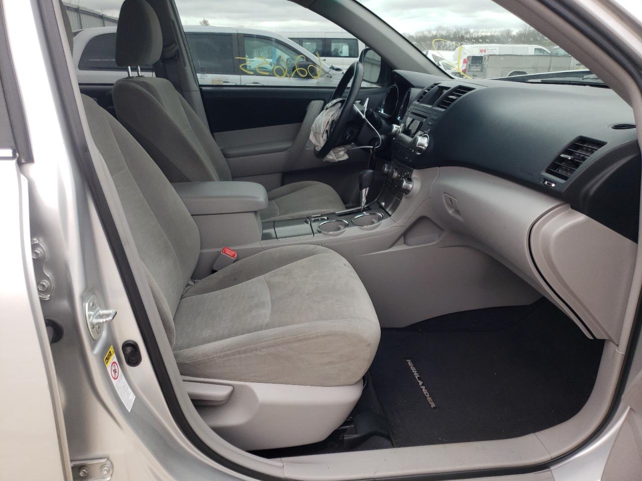 Photo 5 from auction – 2012 TOYOTA HIGHLANDER with VIN 5TDZA3EH2CS030557