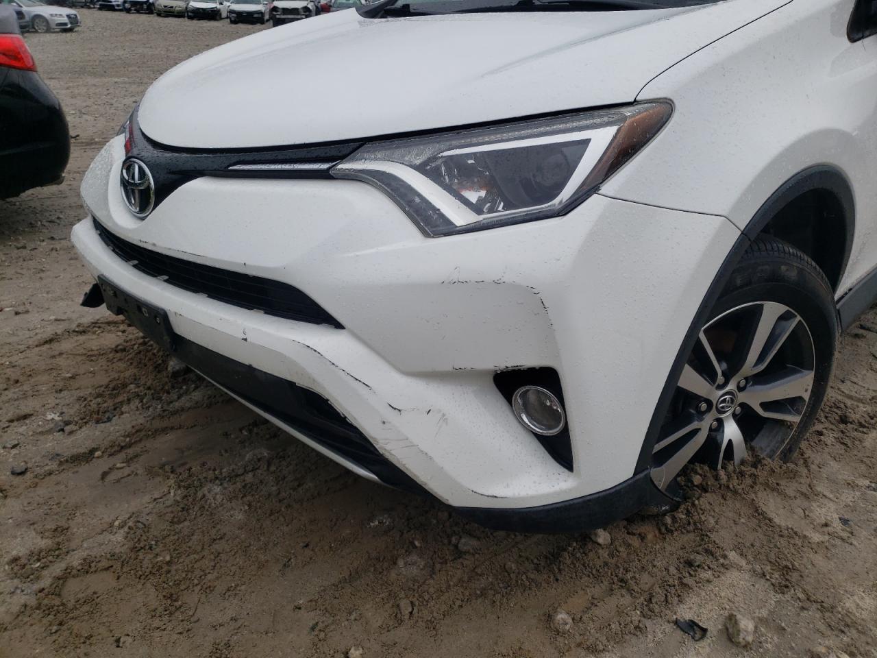 Photo 9 from auction – 2016 TOYOTA RAV4 XLE with VIN 2T3RFREV0GW493781