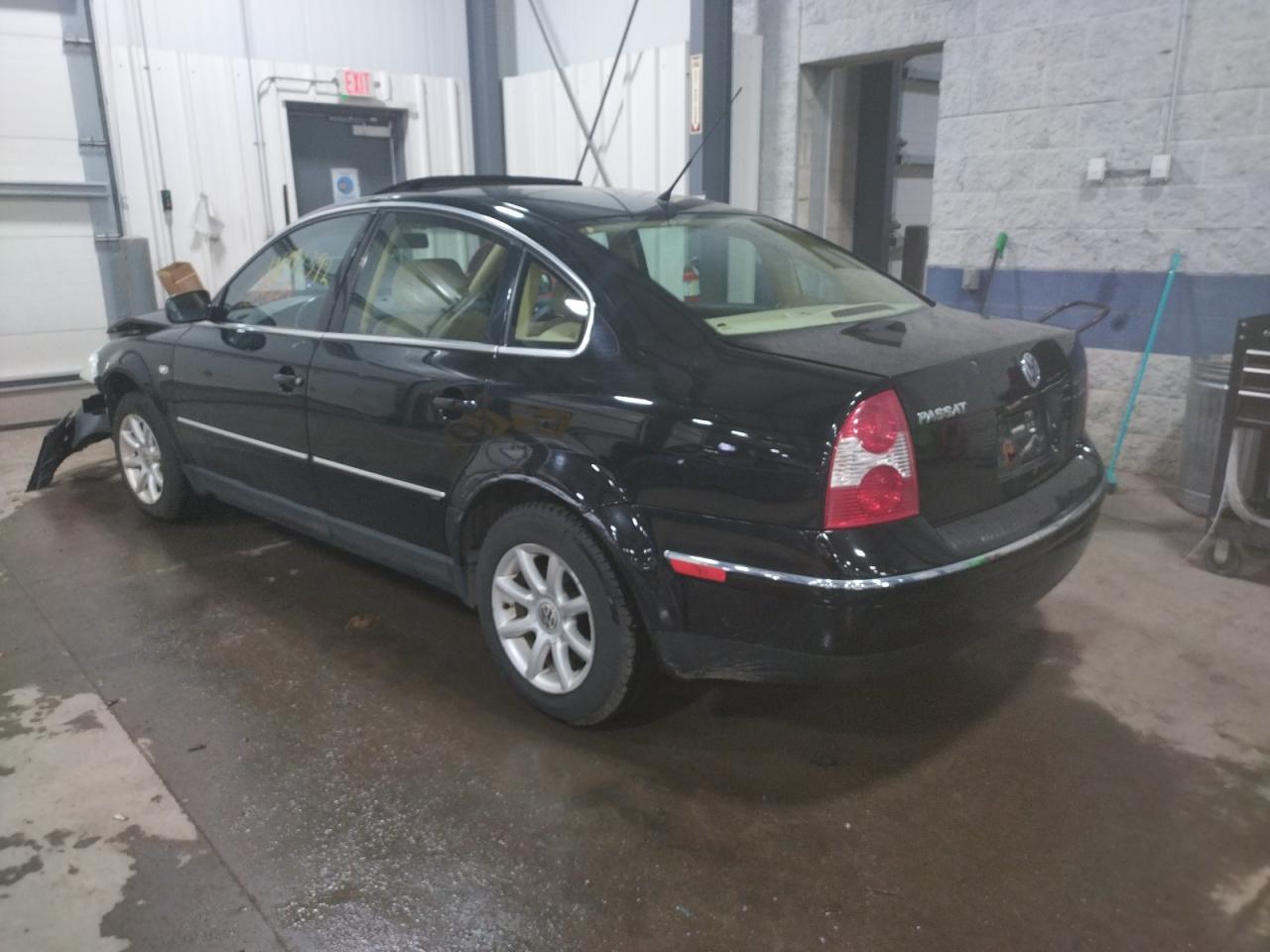 Photo 3 from auction – 2004 VOLKSWAGEN PASSAT GLS with VIN WVWPD63B24P107440