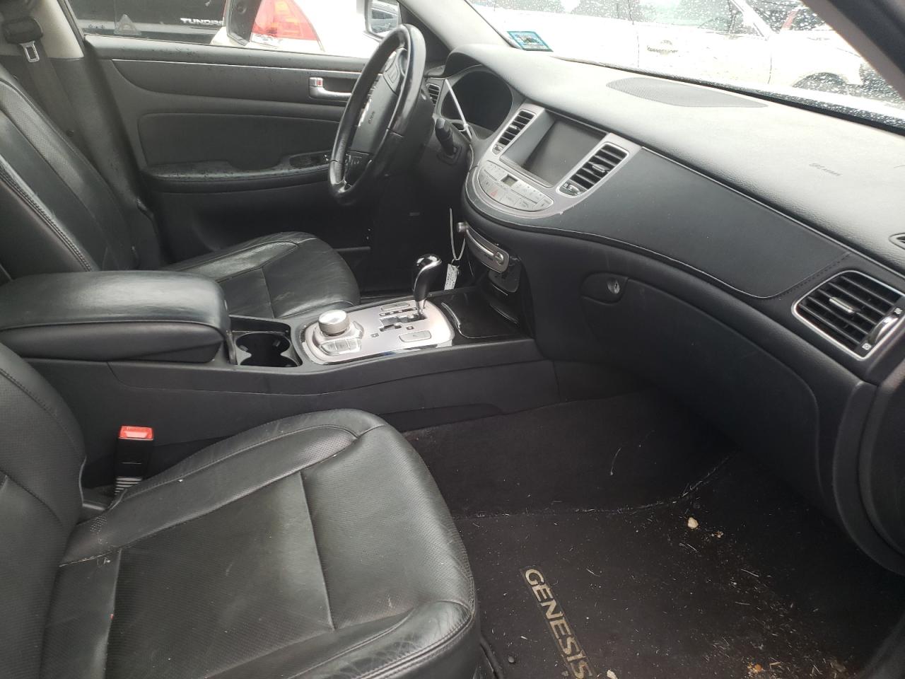 Photo 5 from auction – 2012 HYUNDAI GENESIS 3. with VIN KMHGC4DD7CU153493