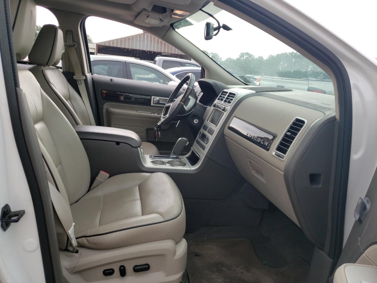 Photo 5 from auction – 2010 LINCOLN MKX with VIN 2LMDJ6JC8ABJ00549