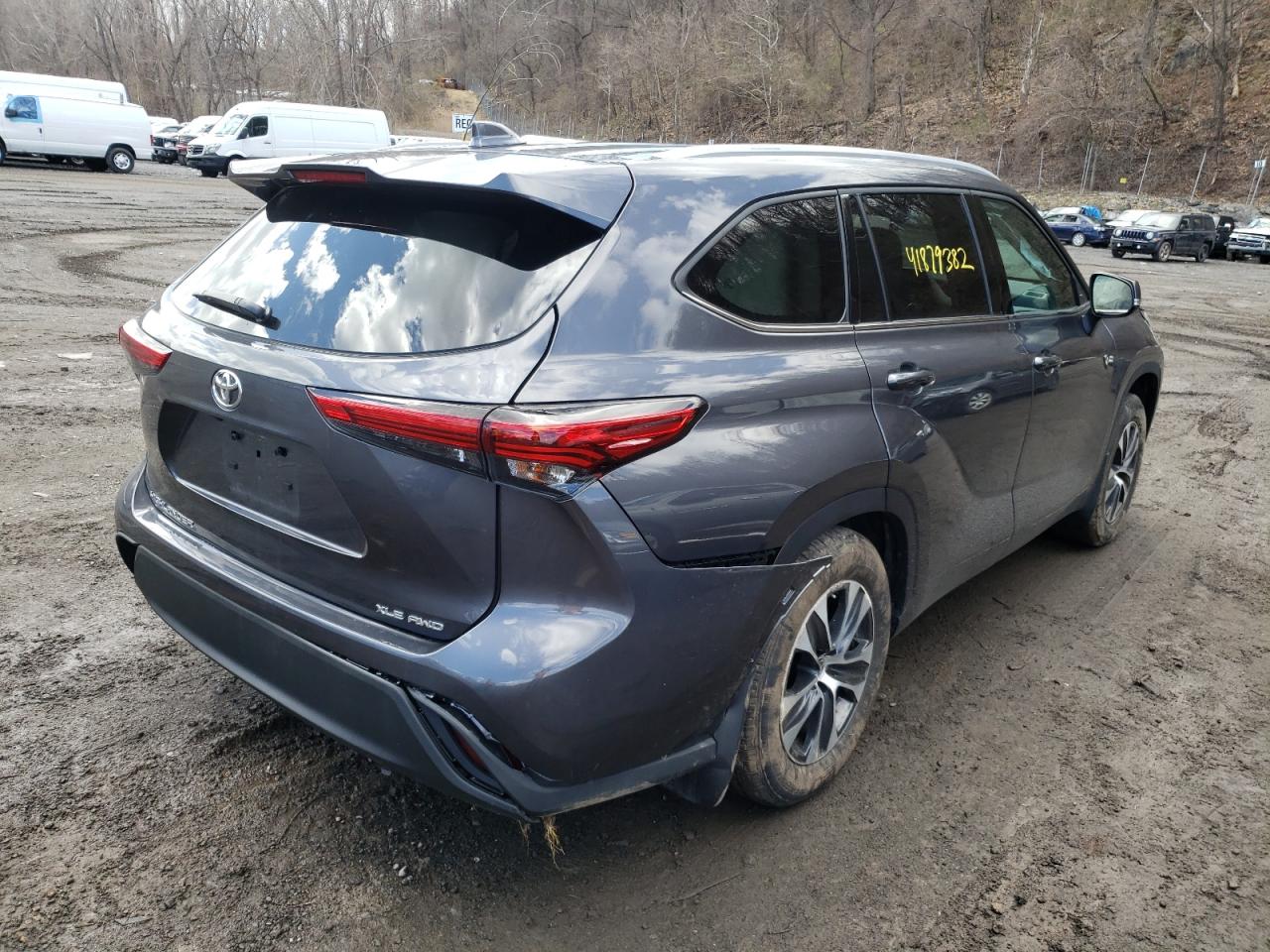 Photo 4 from auction – 2022 TOYOTA HIGHLANDER with VIN 5TDHZRBHXNS569636