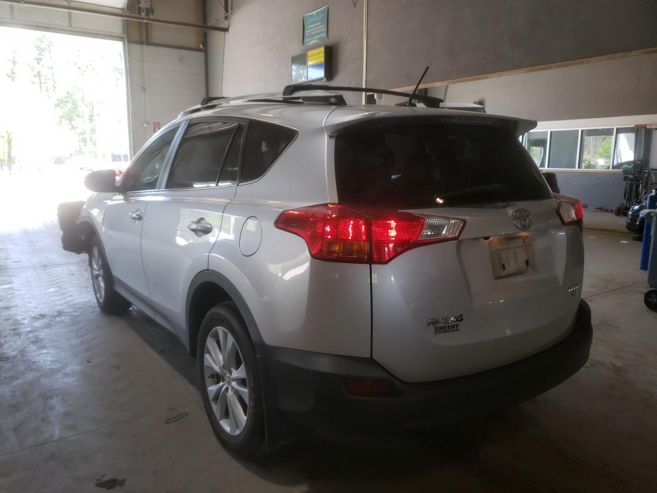 Photo 3 from auction – 2014 TOYOTA RAV4 LIMIT with VIN 2T3DFREVXEW146207