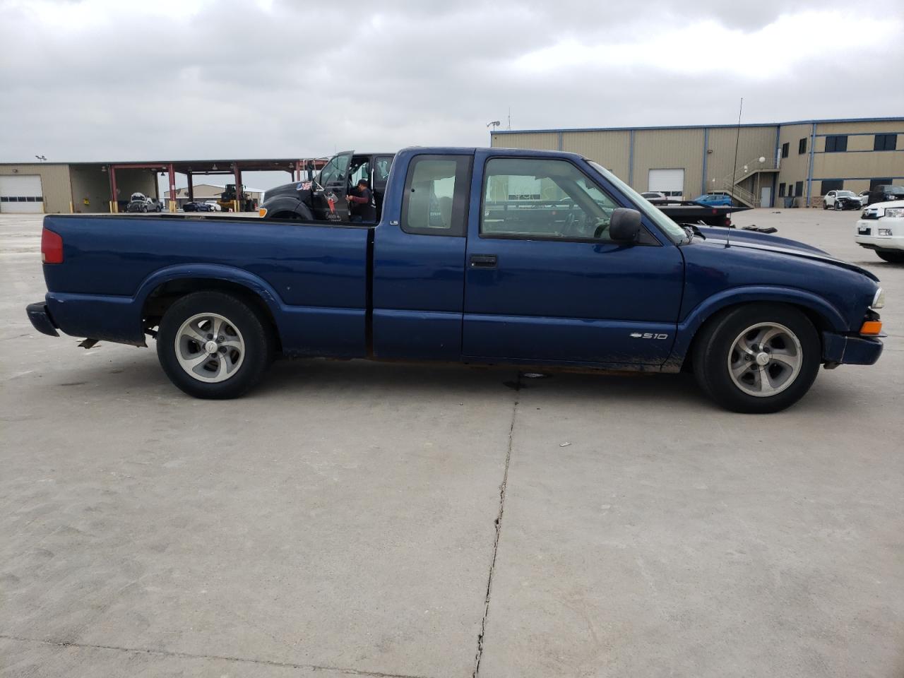 Photo 9 from auction – 1999 CHEVROLET S10 with VIN 1GCCS19XXXK229250