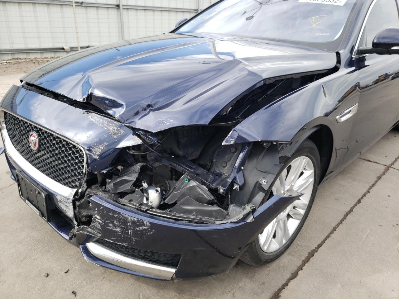 Photo 9 from auction – 2017 JAGUAR XF PREMIUM with VIN SAJBJ4BV6HCY30872