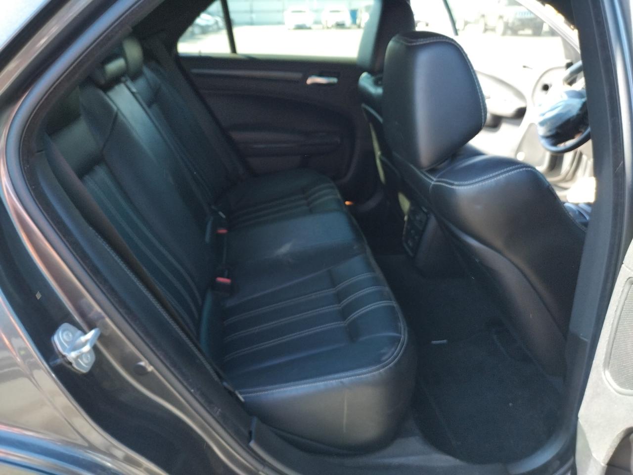 Photo 6 from auction – 2016 CHRYSLER 300 S with VIN 2C3CCABTXGH358380