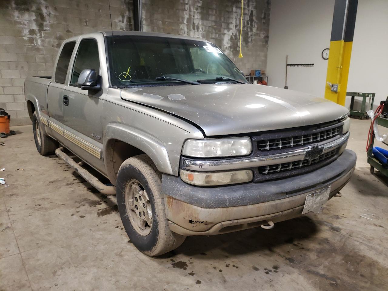 CHEVROLET SILVERADO 2002 with VIN 1GCEK19TX2E299585 - Photo from auction