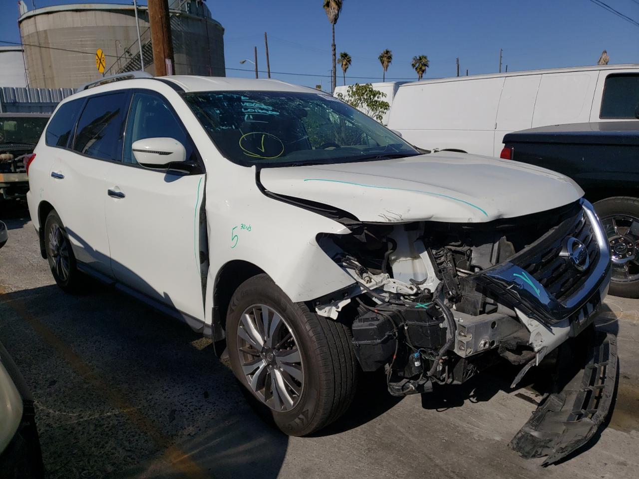 NISSAN PATHFINDER 2017 with VIN 5N1DR2MN5HC608160 - Photo from auction