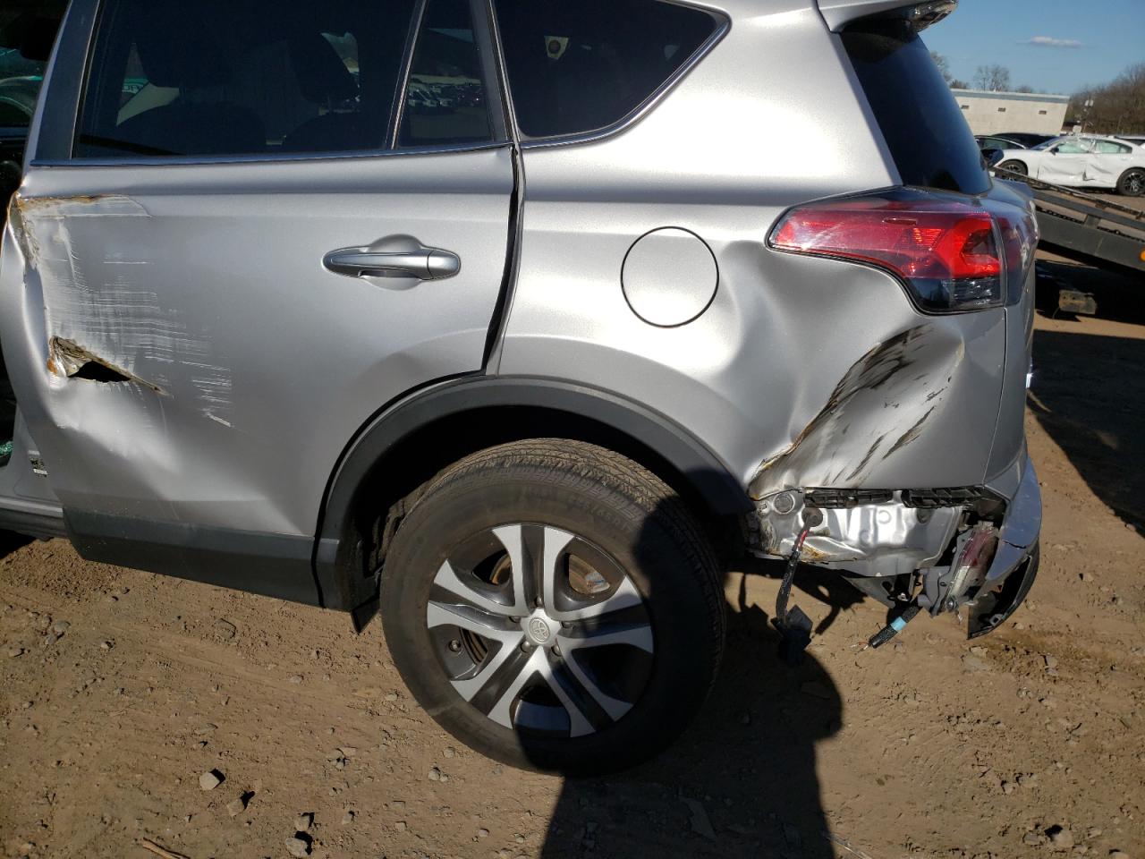 Photo 9 from auction – 2017 TOYOTA RAV4 LE with VIN 2T3BFREV7HW616379