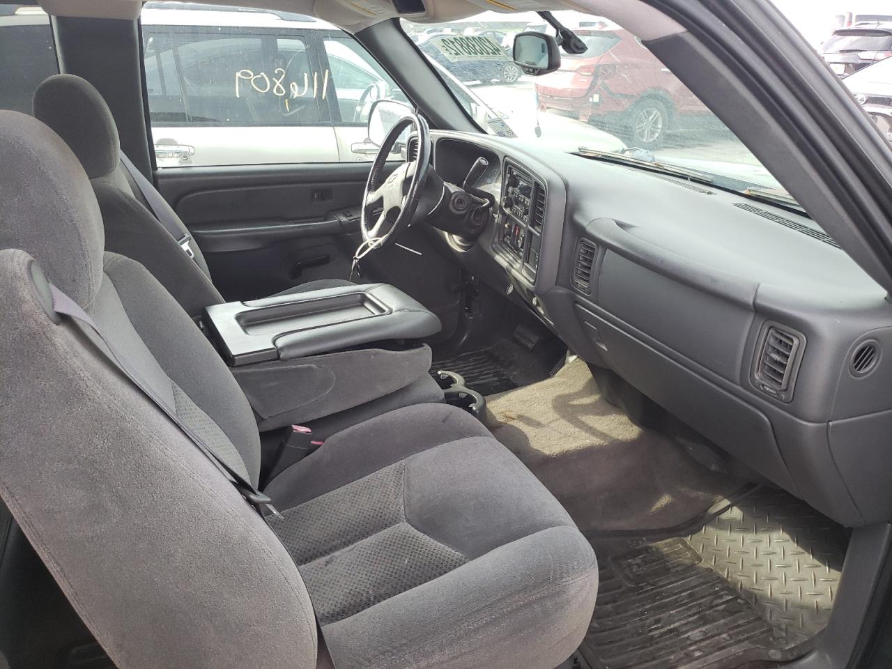 Photo 5 from auction – 2004 CHEVROLET SILVERADO with VIN 1GCEC19T44E394062