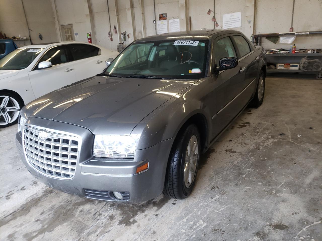 Photo 2 from auction – 2010 CHRYSLER 300 TOURIN with VIN 2C3CA5CV2AH318833