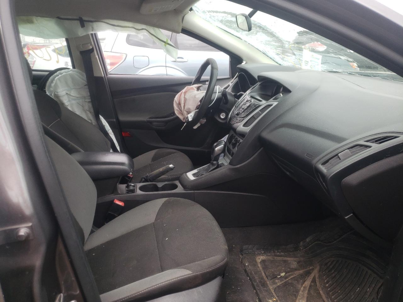 Photo 5 from auction – 2013 FORD FOCUS SE with VIN 1FADP3F26DL343459