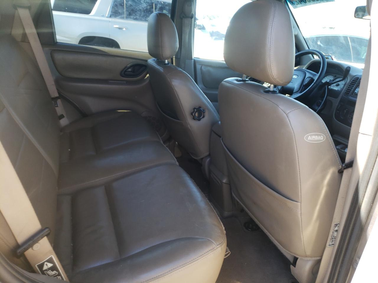 Photo 6 from auction – 2002 FORD ESCAPE XLT with VIN 1FMCU04172KC99767