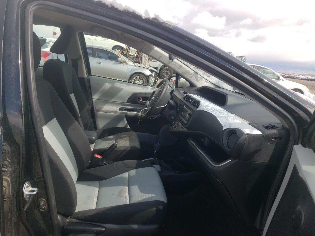 Photo 5 from auction – 2014 TOYOTA PRIUS C with VIN JTDKDTB36E1561018