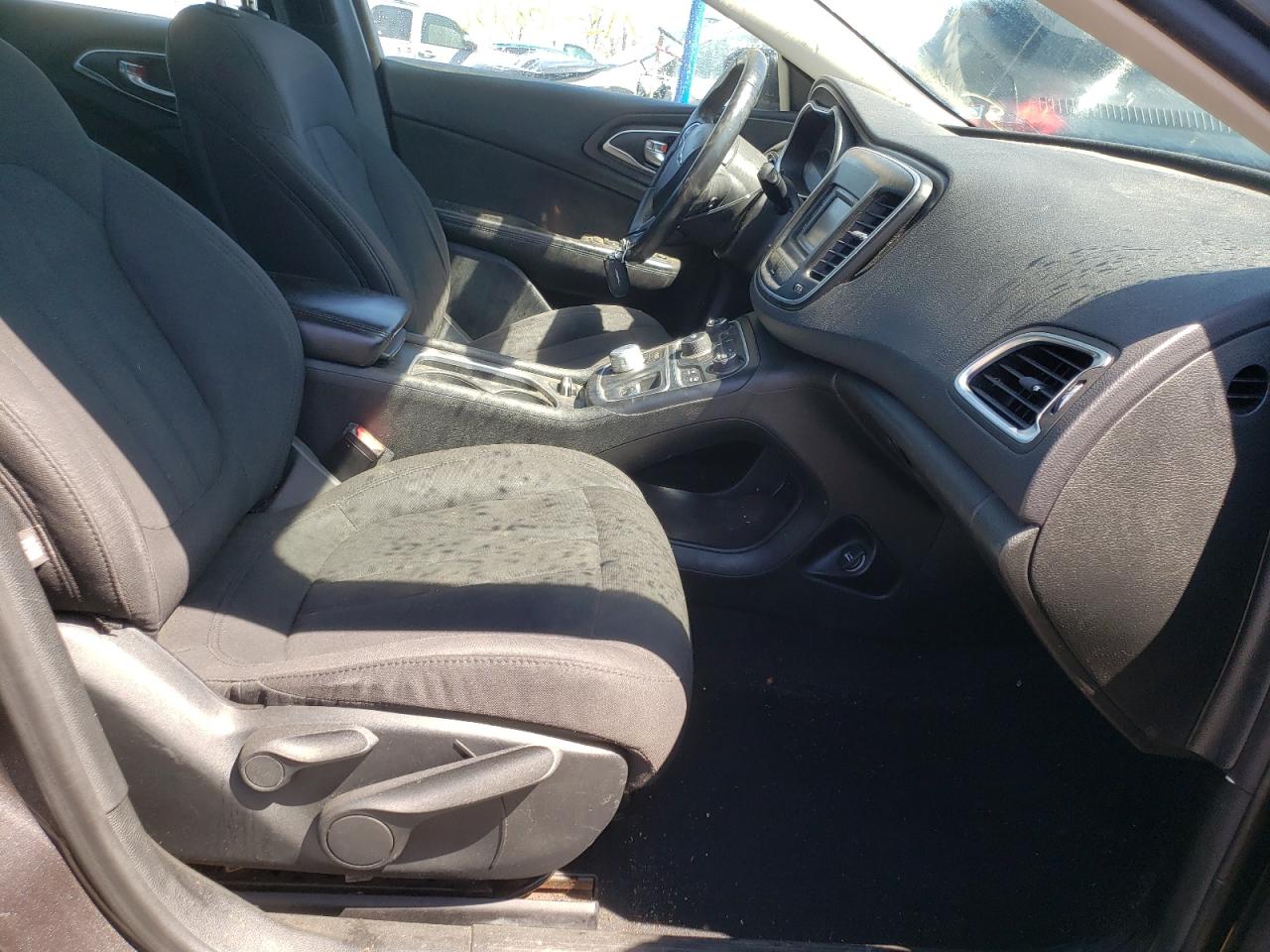 Photo 5 from auction – 2015 CHRYSLER 200 LIMITE with VIN 1C3CCCAB5FN587320