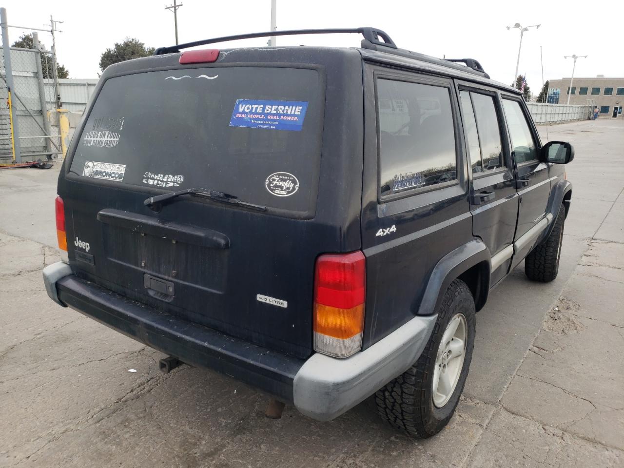 Photo 4 from auction – 2001 JEEP CHEROKEE with VIN 1J4FF48S41L532724