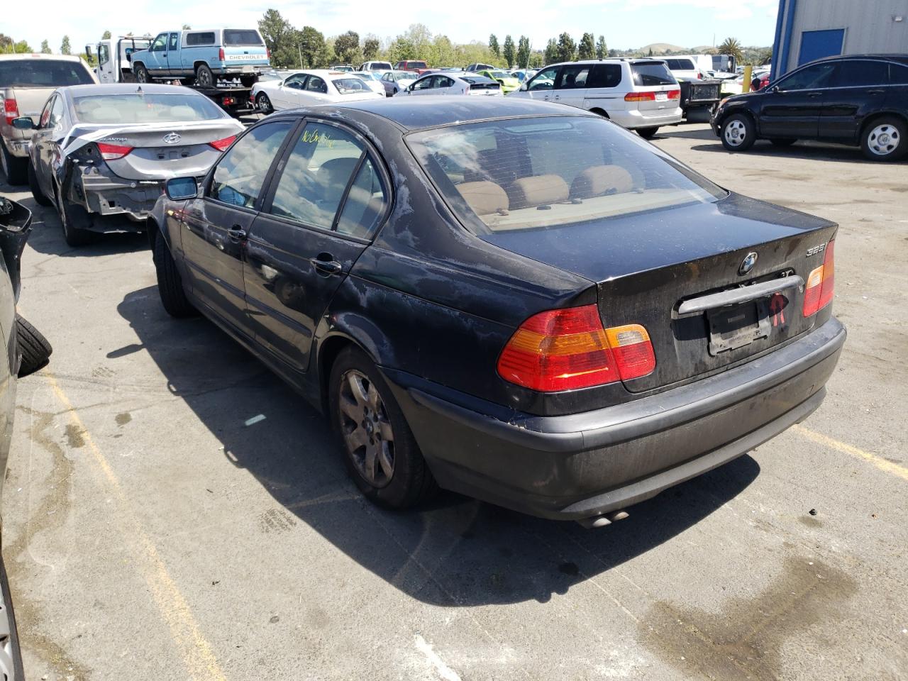 Photo 3 from auction – 2004 BMW 325 I with VIN WBAET37404NJ42510
