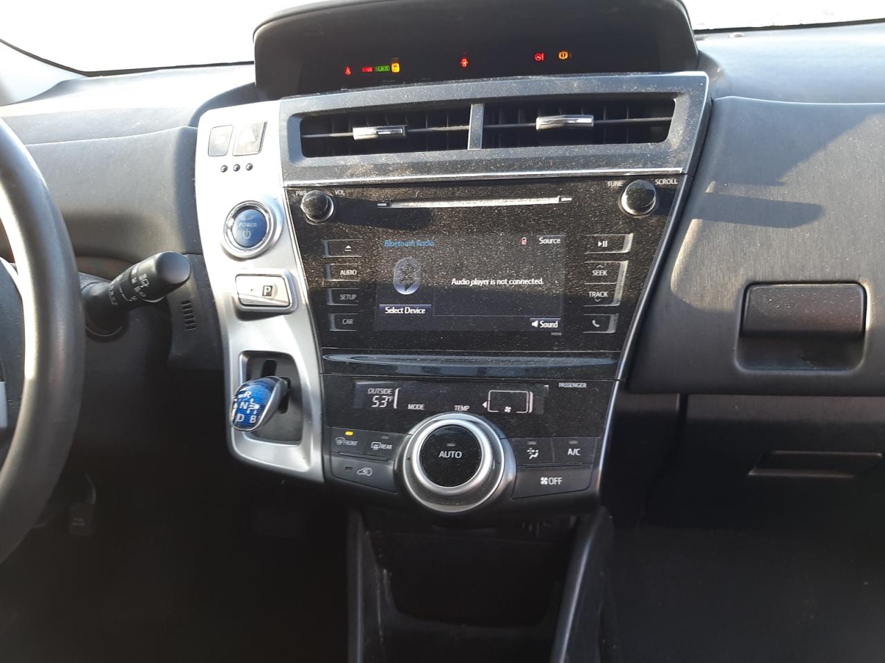 Photo 9 from auction – 2015 TOYOTA PRIUS V with VIN JTDZN3EU2FJ033462