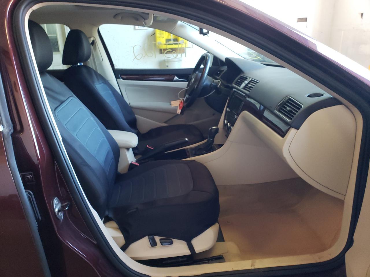 Photo 5 from auction – 2012 VOLKSWAGEN PASSAT SEL with VIN 1VWCN7A34CC049525