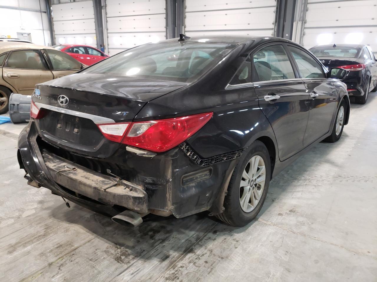 Photo 4 from auction – 2012 HYUNDAI SONATA SE with VIN 5NPEC4AB5CH425581