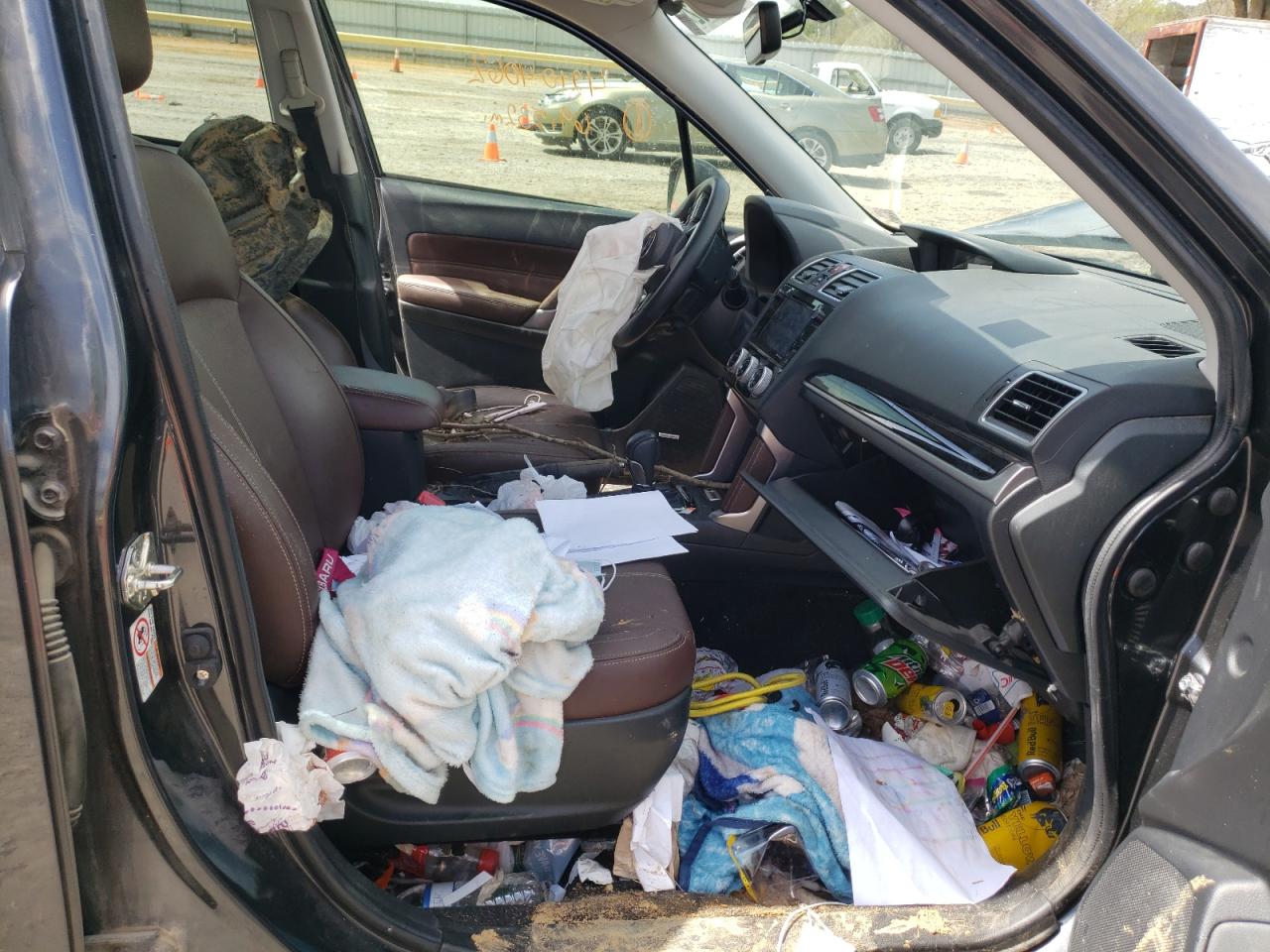 Photo 5 from auction – 2018 SUBARU FORESTER 2 with VIN JF2SJGWCXJH432437