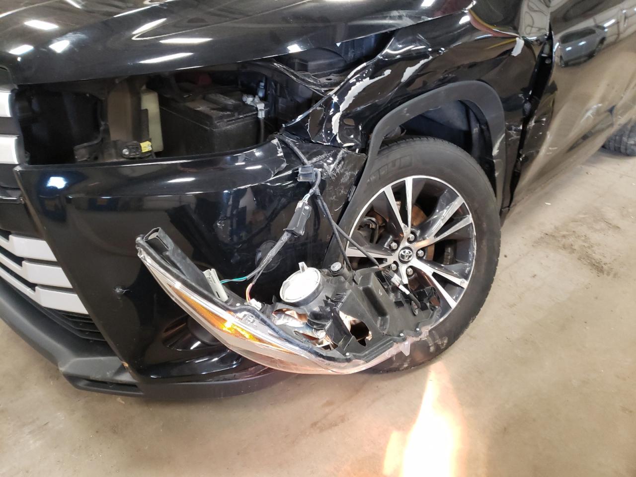 Photo 9 from auction – 2017 TOYOTA HIGHLANDER with VIN 5TDBZRFH4HS428534