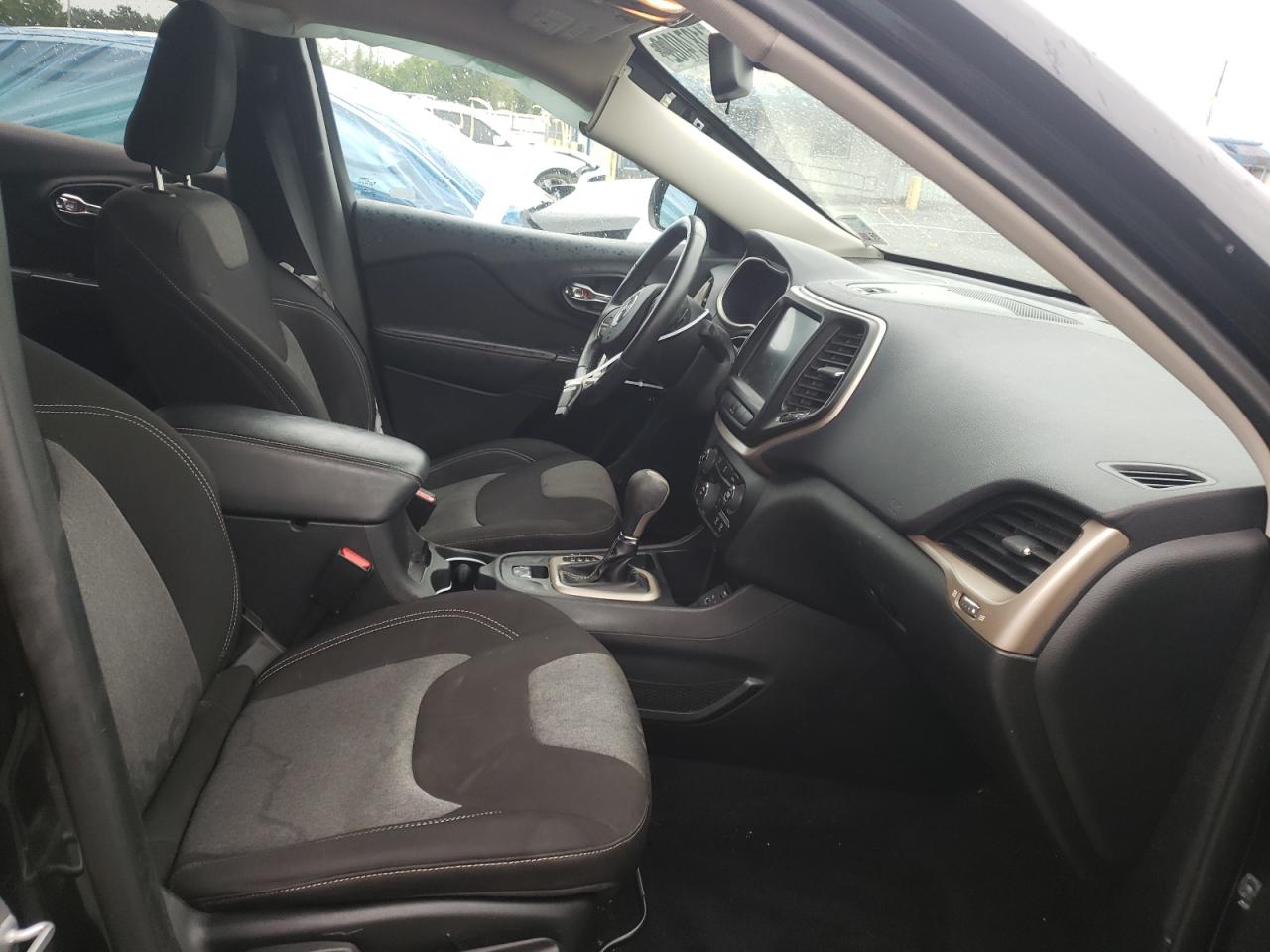 Photo 5 from auction – 2014 JEEP CHEROKEE L with VIN 1C4PJLCB6EW301855