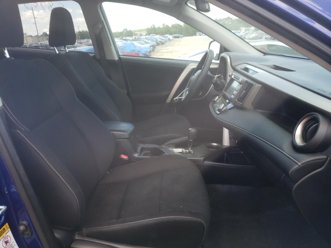 Photo 5 from auction – 2015 TOYOTA RAV4 XLE with VIN 2T3RFREV8FW341231