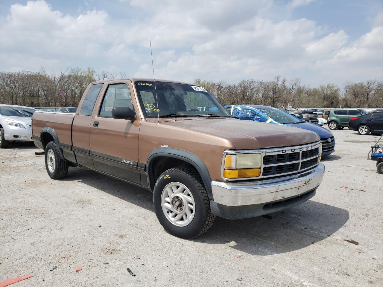 DODGE DAKOTA 1992 with VIN 1B7FL23X1NS682310 - Photo from auction