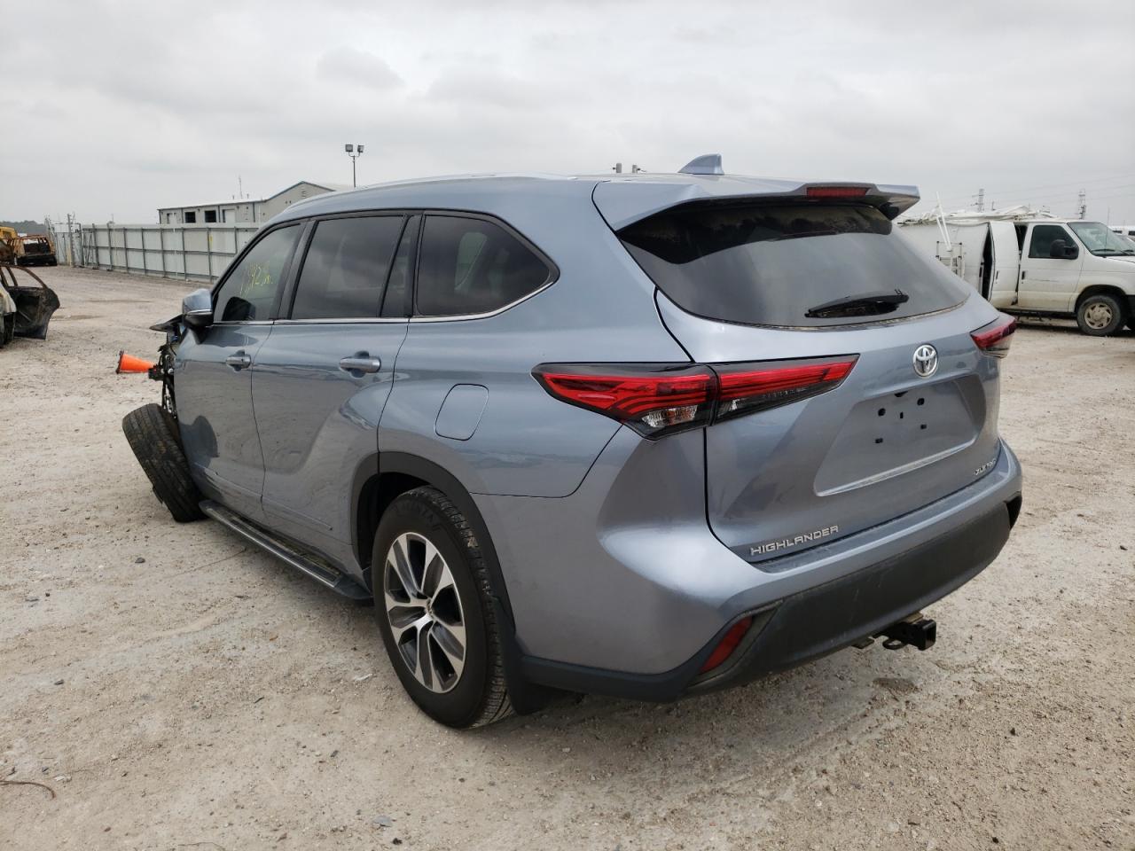 Photo 3 from auction – 2021 TOYOTA HIGHLANDER with VIN 5TDGZRBH7MS100000