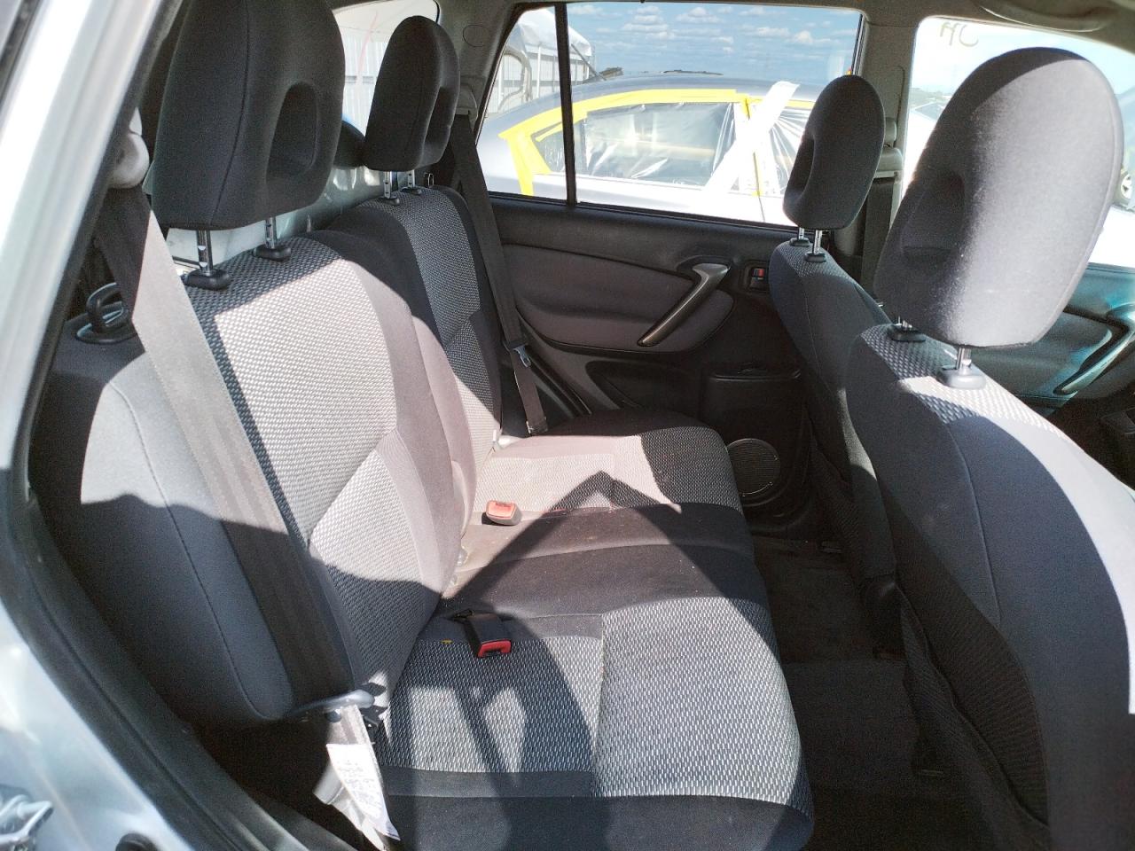 Photo 6 from auction – 2005 TOYOTA RAV4 with VIN JTEGD20V250056499