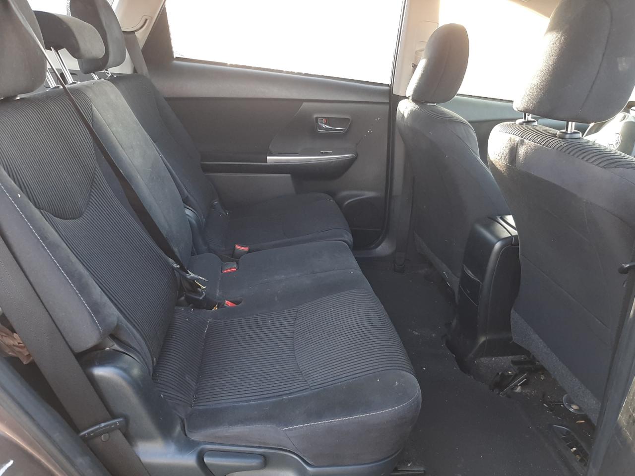 Photo 6 from auction – 2015 TOYOTA PRIUS V with VIN JTDZN3EU2FJ033462