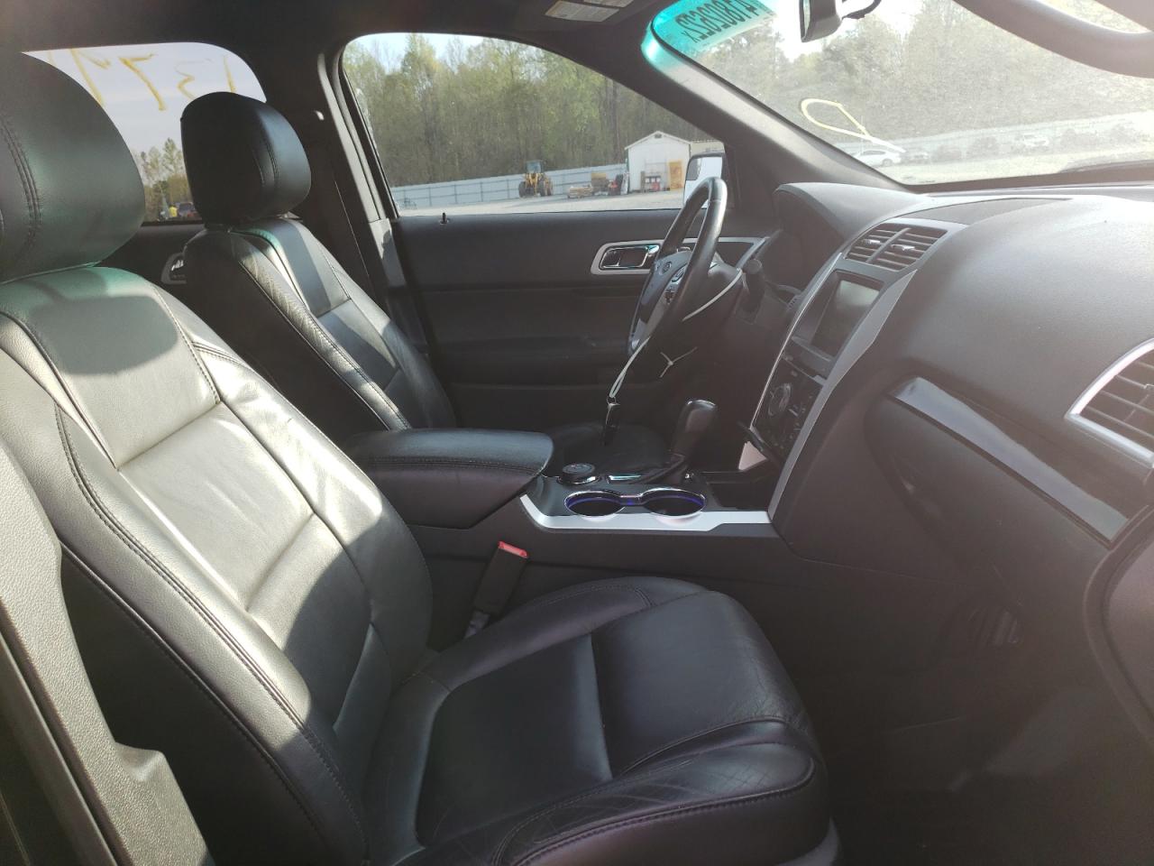 Photo 5 from auction – 2015 FORD EXPLORER L with VIN 1FM5K8F80FGA20742