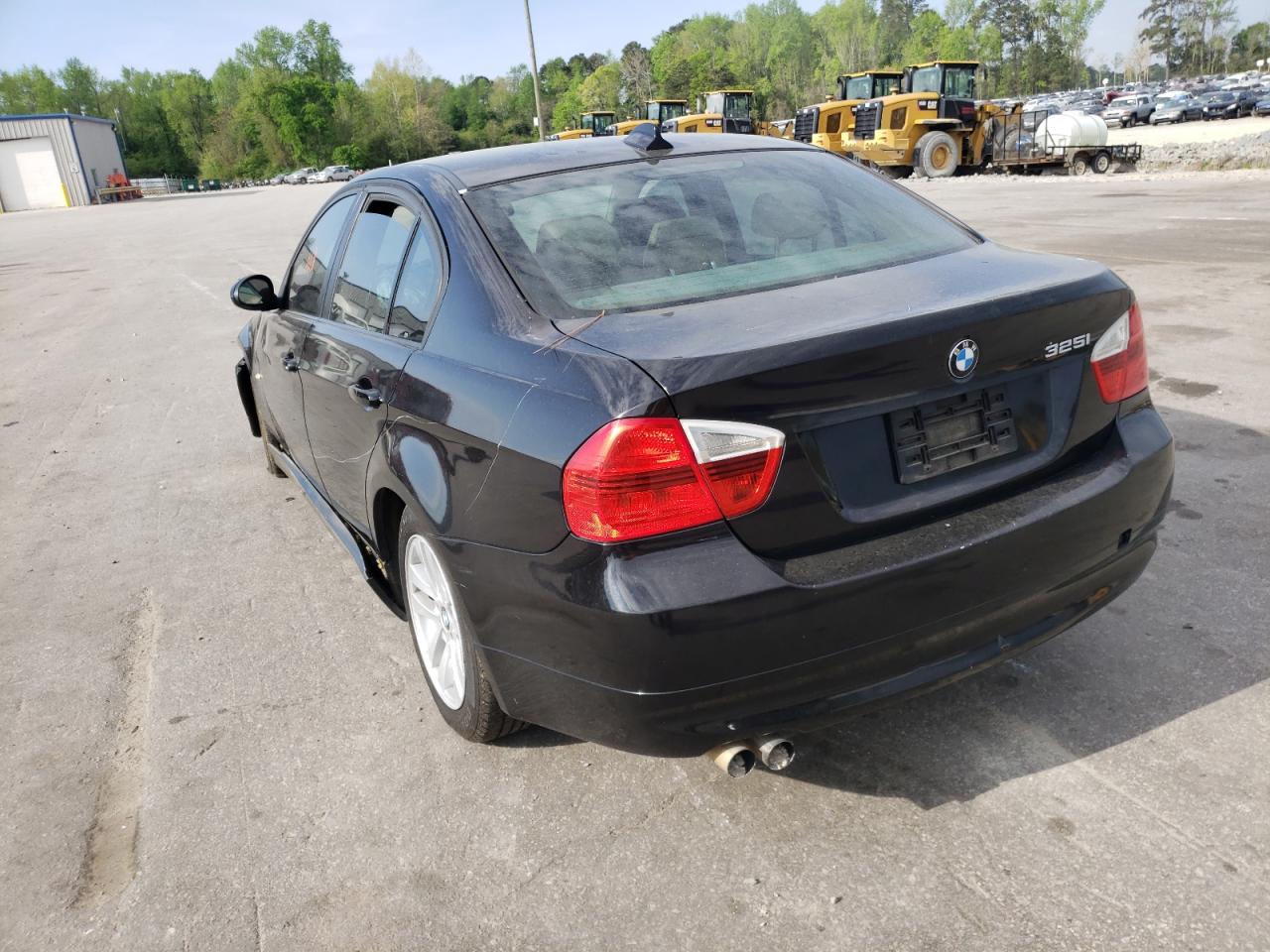 Photo 3 from auction – 2006 BMW 325 I with VIN WBAVB13596KX41383