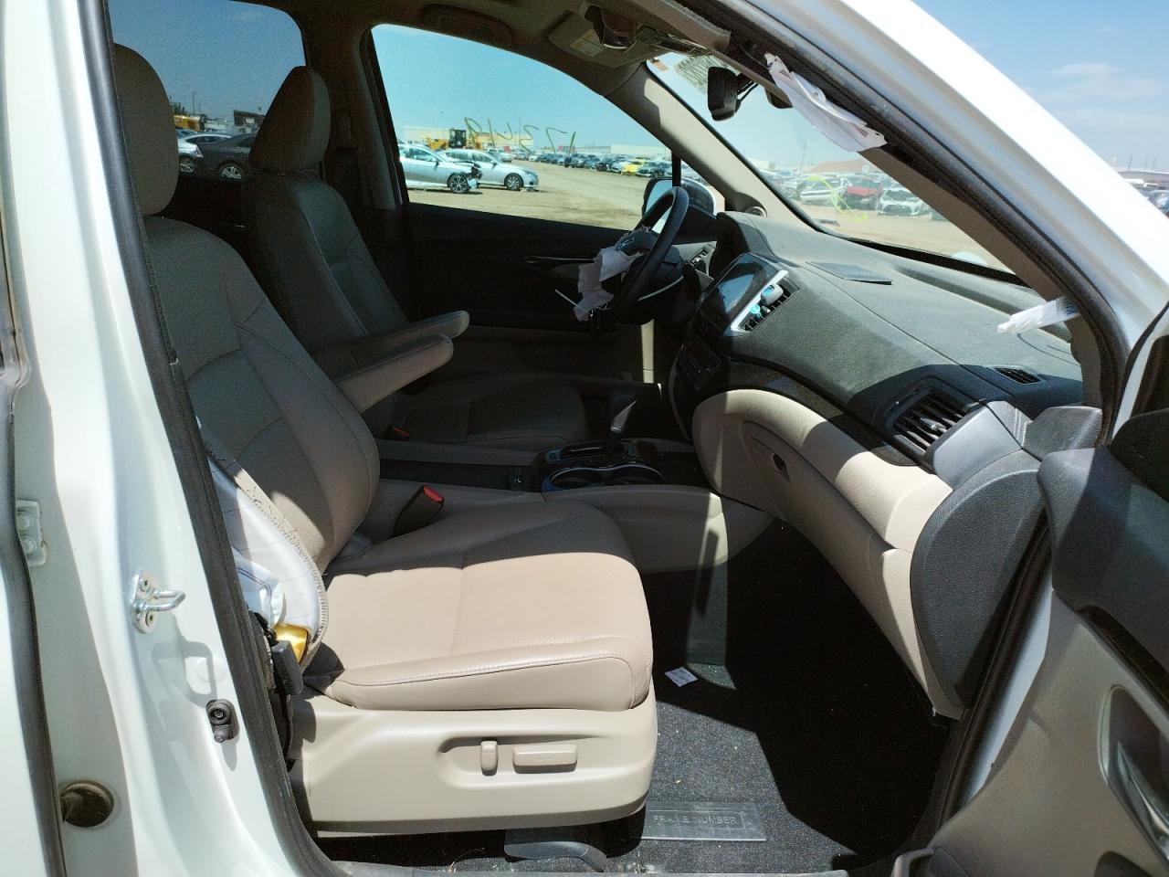 Photo 5 from auction – 2019 HONDA RIDGELINE with VIN 5FPYK3F73KB025540