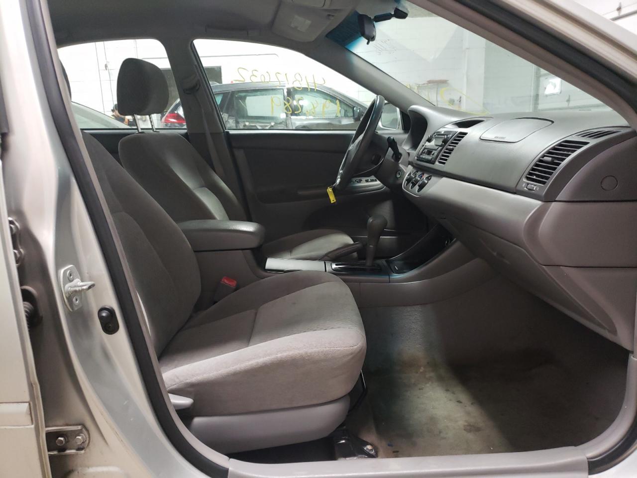 Photo 5 from auction – 2004 TOYOTA CAMRY LE with VIN 4T1BE32K64U858920