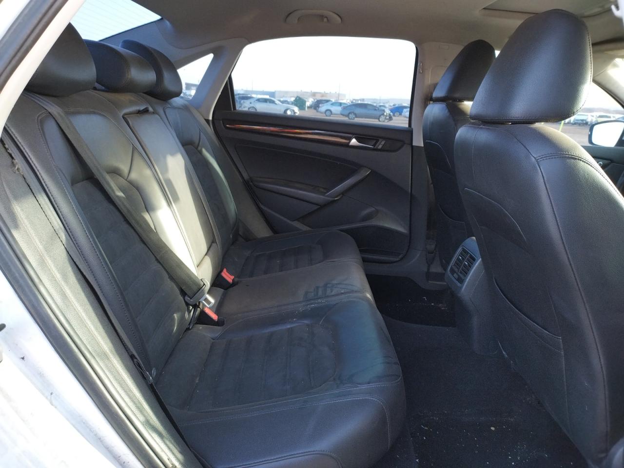 Photo 6 from auction – 2014 VOLKSWAGEN PASSAT SEL with VIN 1VWCN7A33EC096483