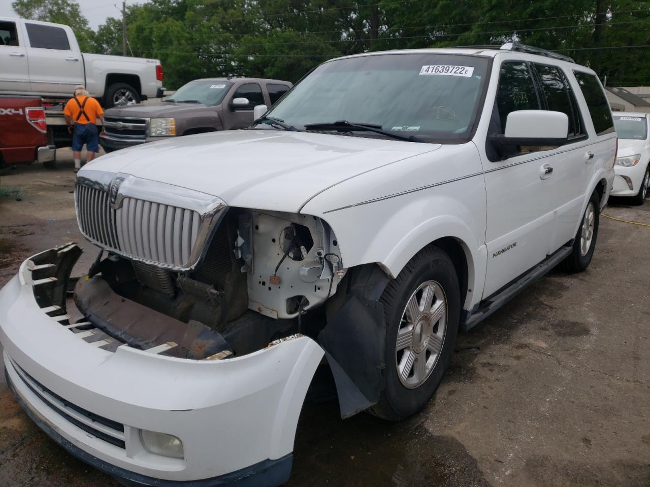Photo 2 from auction – 2006 LINCOLN NAVIGATOR with VIN 5LMFU27586LJ16185