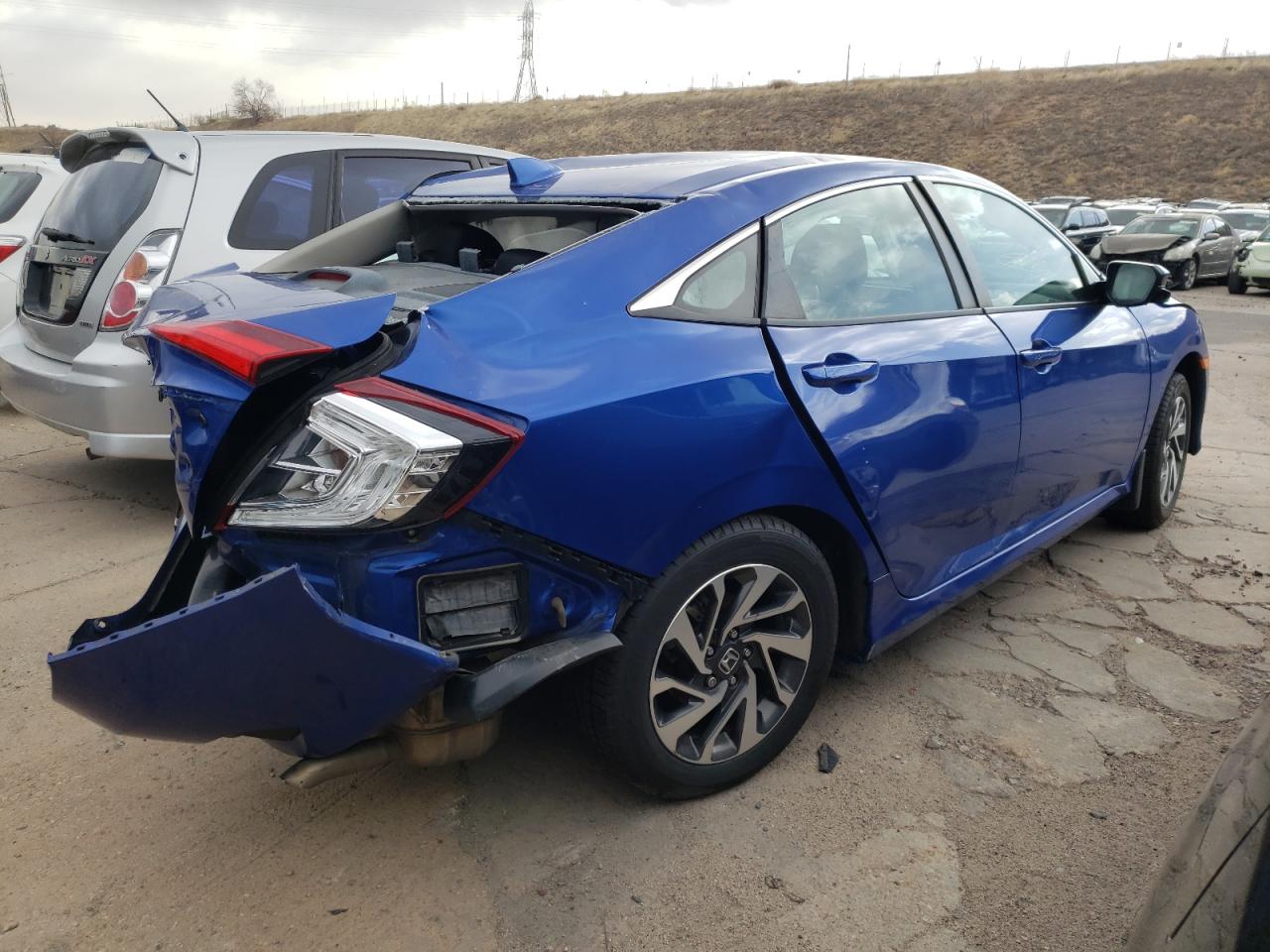 Photo 4 from auction – 2017 HONDA CIVIC EX with VIN 2HGFC2F75HH522309
