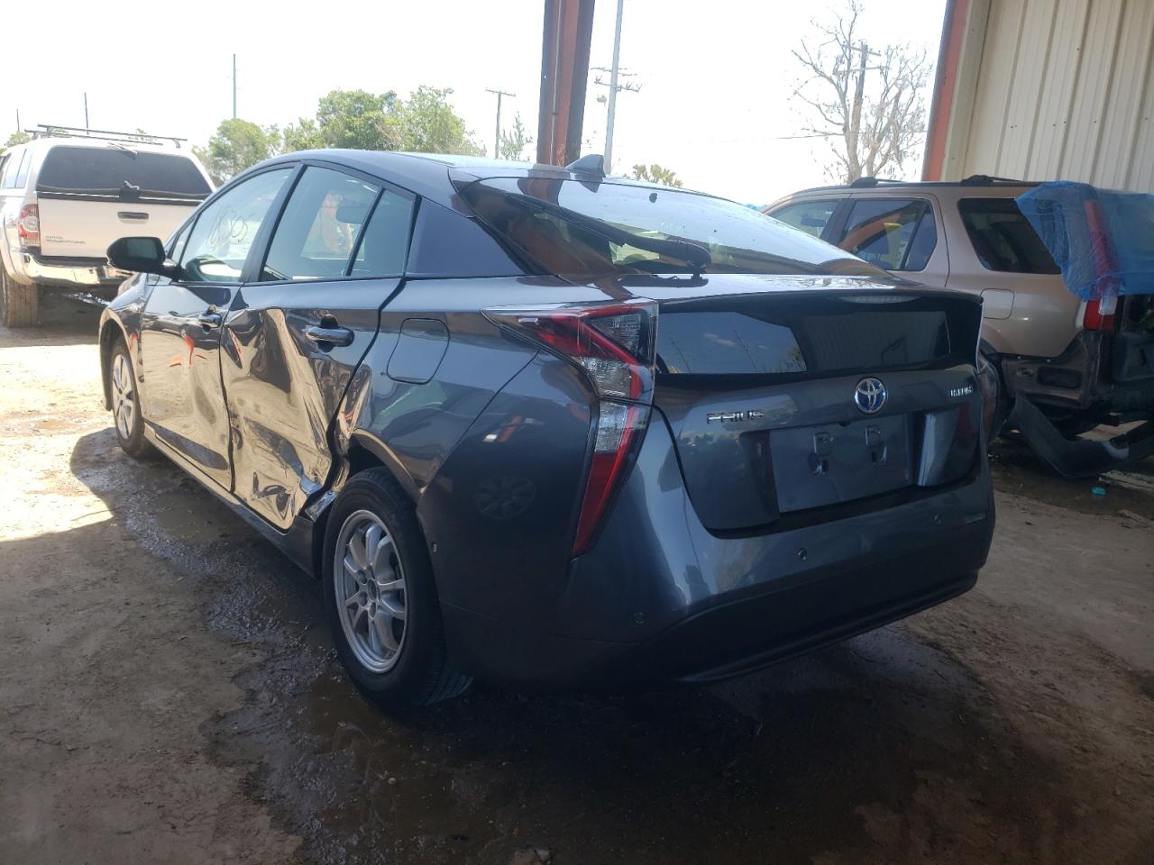 Photo 3 from auction – 2018 TOYOTA PRIUS with VIN JTDKARFUXJ3061361