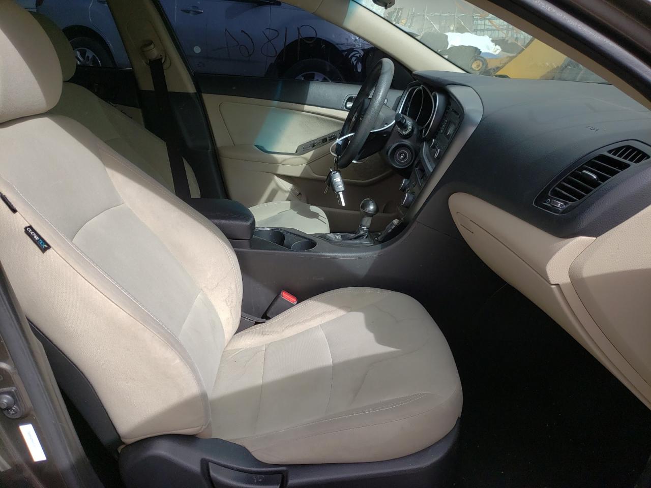 Photo 5 from auction – 2015 KIA OPTIMA LX with VIN 5XXGM4A74FG399654