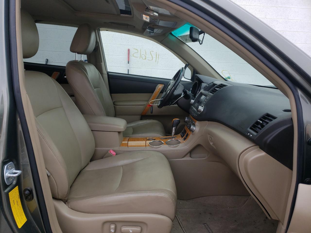 Photo 5 from auction – 2008 TOYOTA HIGHLANDER with VIN JTEEW44AX82023831