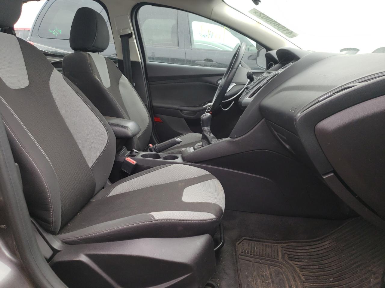 Photo 5 from auction – 2014 FORD FOCUS SE with VIN 1FADP3F20EL320101