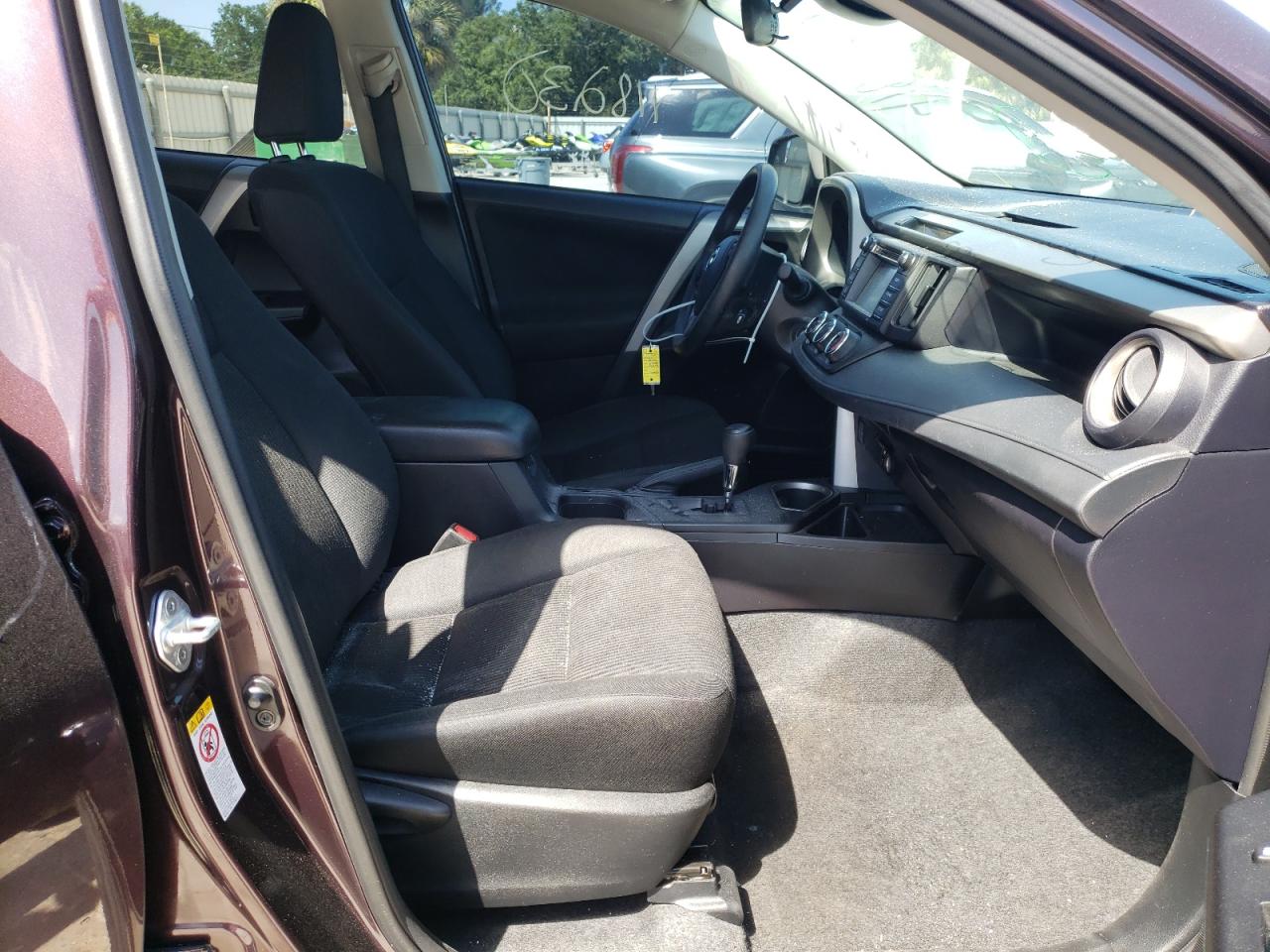Photo 5 from auction – 2017 TOYOTA RAV4 LE with VIN 2T3ZFREV2HW336657