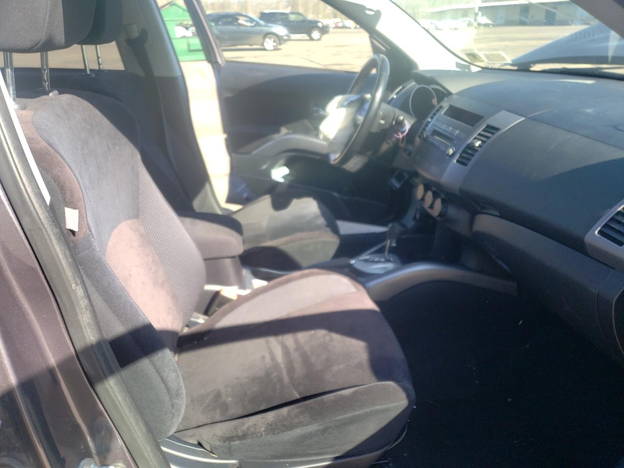 Photo 5 from auction – 2010 MITSUBISHI OUTLANDER with VIN JA4AT2AW8AZ006744