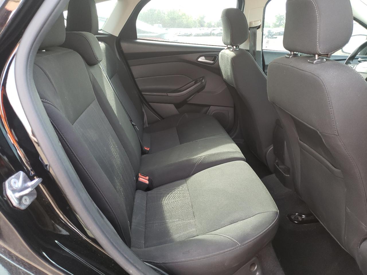 Photo 6 from auction – 2018 FORD FOCUS SE with VIN 1FADP3K29JL214827