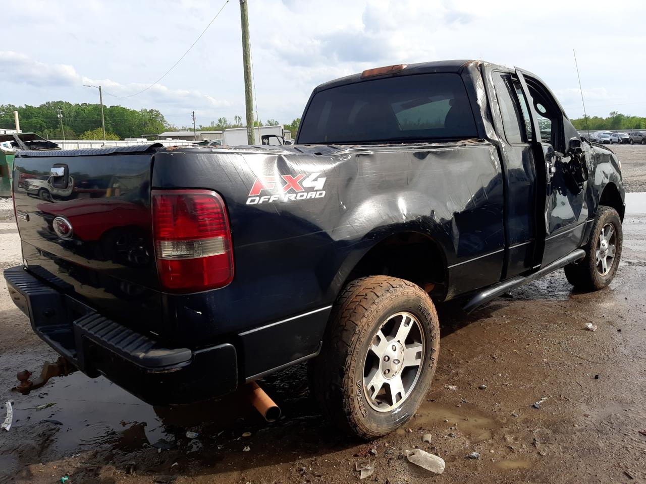 Photo 4 from auction – 2005 FORD F150 with VIN 1FTRF14565NA42393