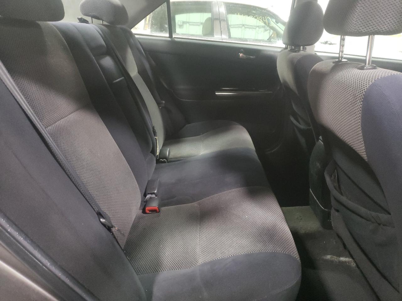 Photo 6 from auction – 2004 TOYOTA CAMRY LE with VIN 4T1BE32K14U911863