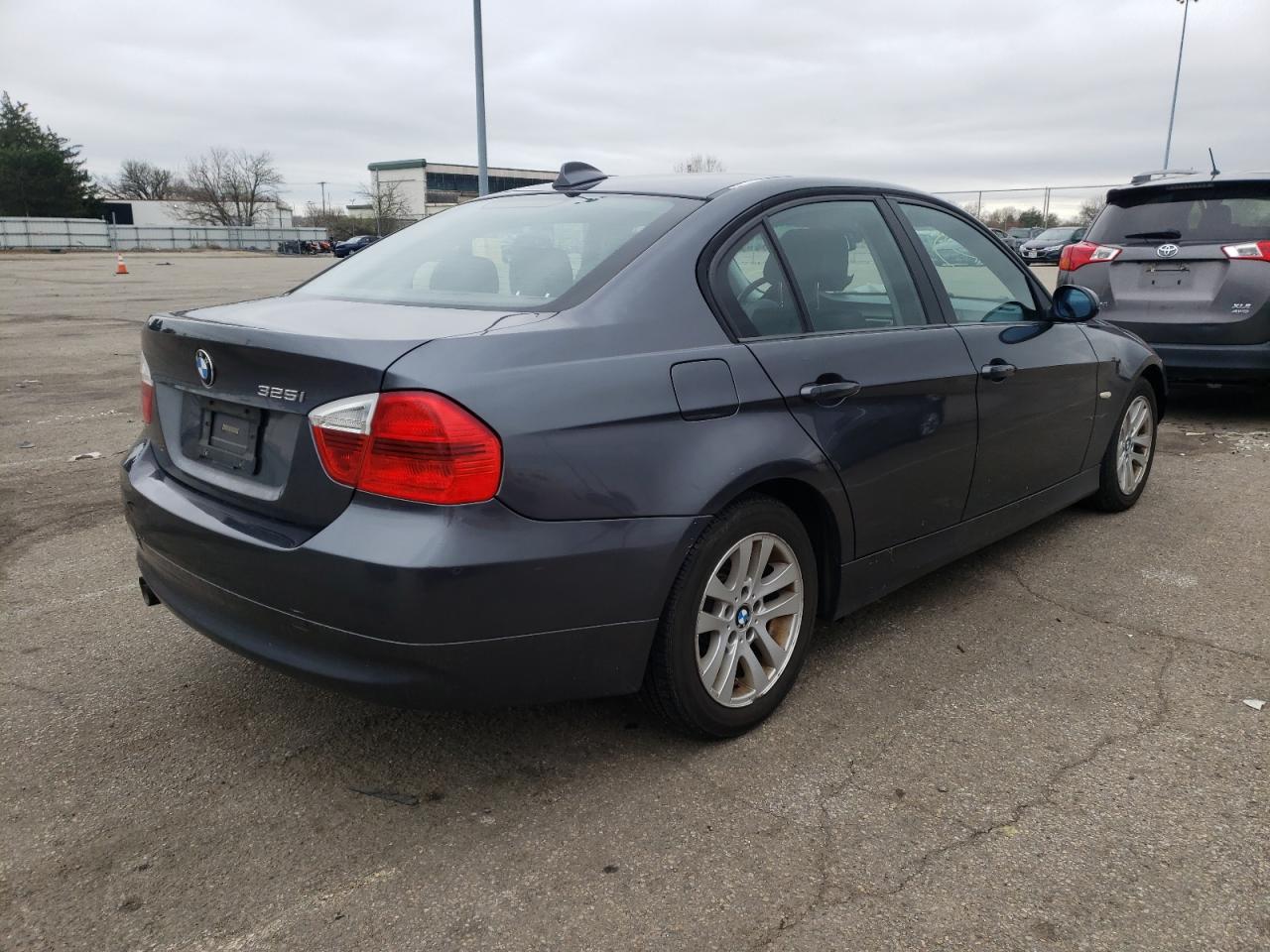 Photo 4 from auction – 2006 BMW 325 I with VIN WBAVB13506PT21336
