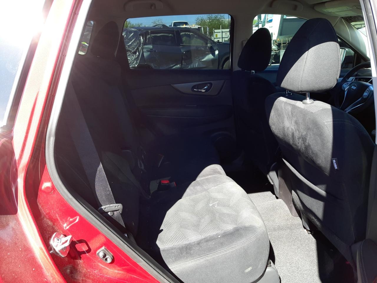 Photo 6 from auction – 2015 NISSAN ROGUE S with VIN 5N1AT2MT0FC841363